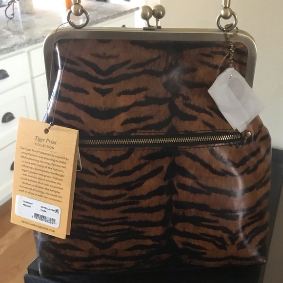 Elegant Tiger Print Handbag with Chain Strap - Picture 4 of 6